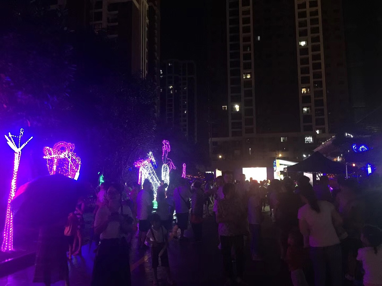 广西梦幻灯光节租赁,仿真恐龙租赁,变形金刚租赁