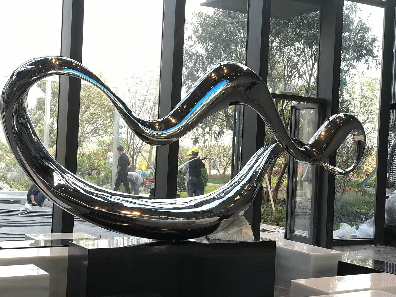 深圳-写字楼中央大厅镜面【不锈钢雕塑】