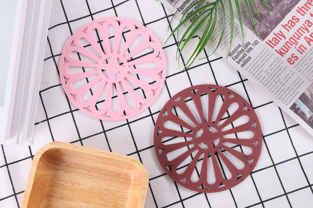 B01餐饮工具\C02-杯子水壶\V05塑料杯垫X2