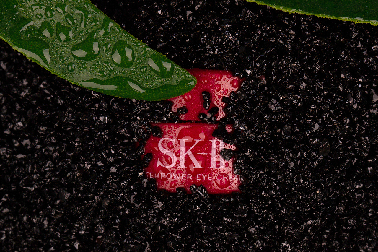 暗里着迷 - 暗黑系化妆品