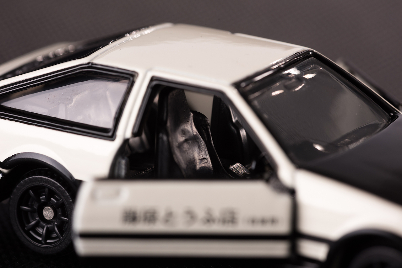 86再快，也追不上宝马车里的夏树（图ZMTUxNDE4NDY4） - 产品摄影 - 站酷设计师快门小哥原创素材 - 站酷ZCOOL