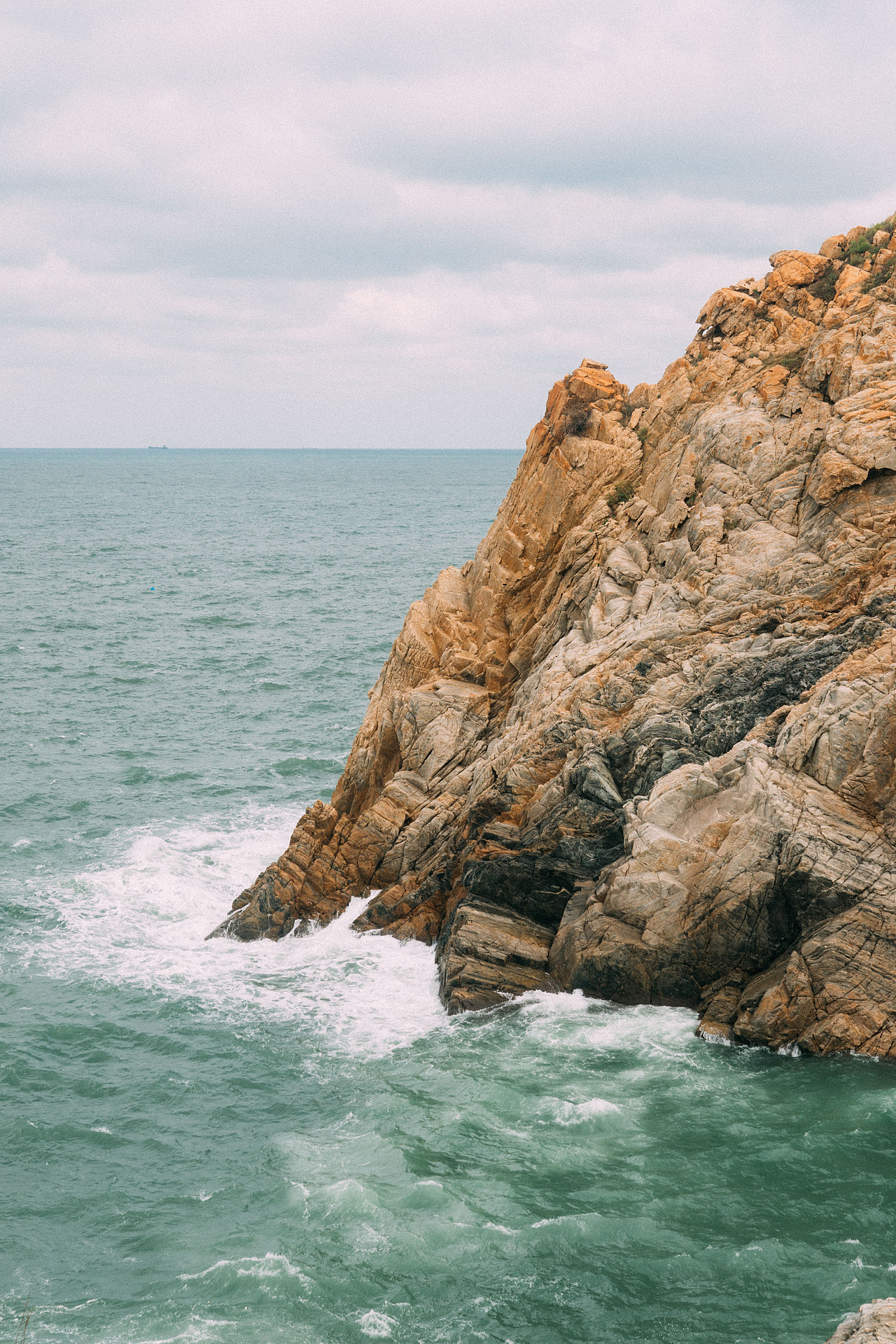 所爱隔山海,山海亦可平