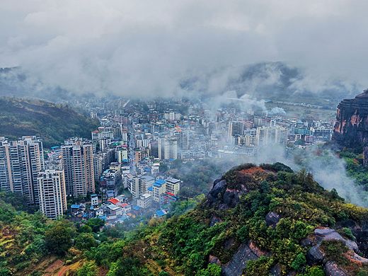 烟雨坪石似江南