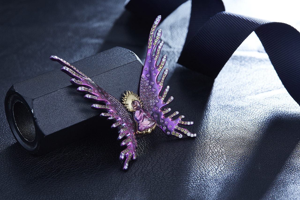 珠宝摄影~创意布光珠宝场景图蓝色背景场景图