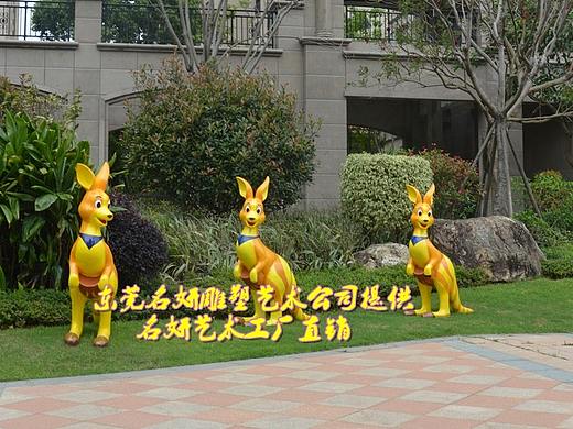 那些萌化了人心的卡通动物玻璃钢袋鼠雕塑公仔景观摆件