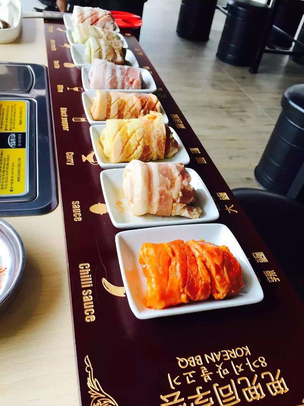 兜兜同学会，韩国烤肉店店面整体视觉包装，手绘菜品，菜单设计，手绘墙，店面软装挂画in站酷zcool（图ZMjgzOTg4MDQ=） - 品牌 - 站酷设计师AJ宾果品牌设计原创素材 - 站酷ZCOOL