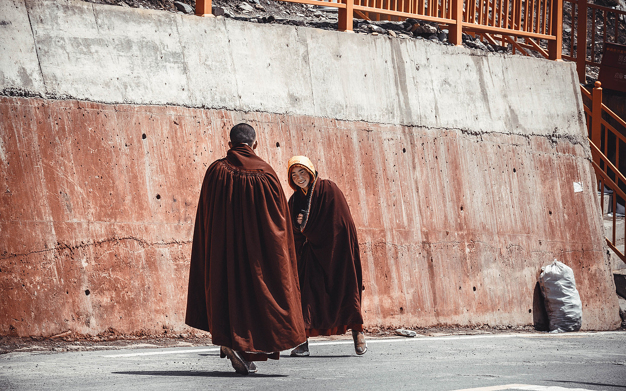 色达人文（图ZMTc3MDg2NjYw） - 人文/纪实摄影 - 站酷设计师qiujiajie3原创素材 - 站酷ZCOOL