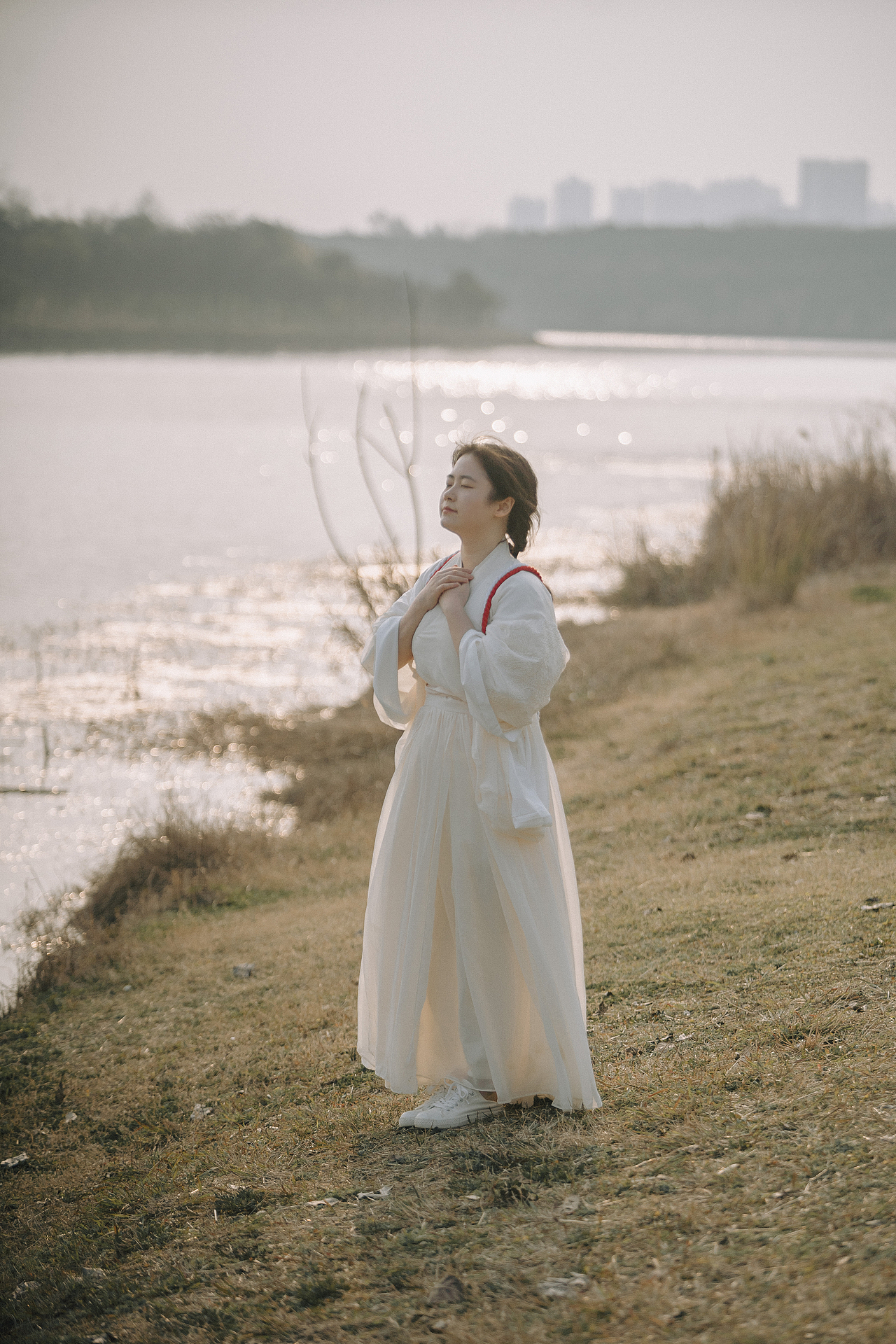 神明少女与樱花于湖