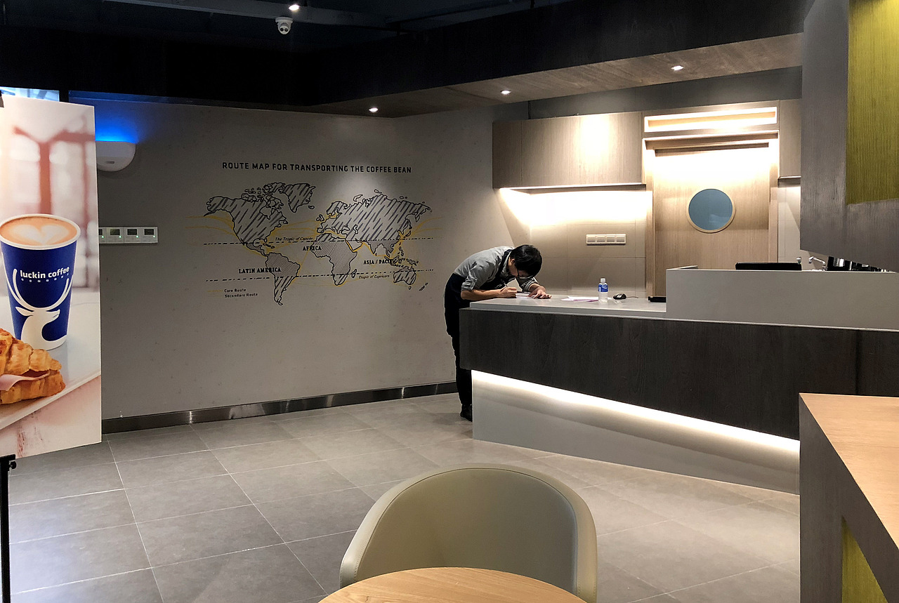 瑞幸咖啡墙绘合集，深圳门店（图ZMTYyOTc5NzM2） - 新锐潮流插画 - 站酷设计师AOAOStudio原创素材 - 站酷ZCOOL