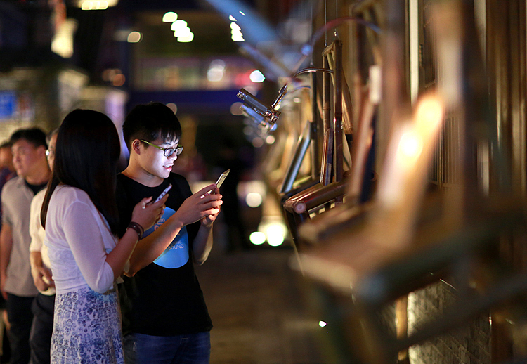 写烂诗画烂画巡展 成都站（图ZNzQ1OTM5NDQ=） - 其他空间 - 站酷设计师不是美术馆原创素材 - 站酷ZCOOL