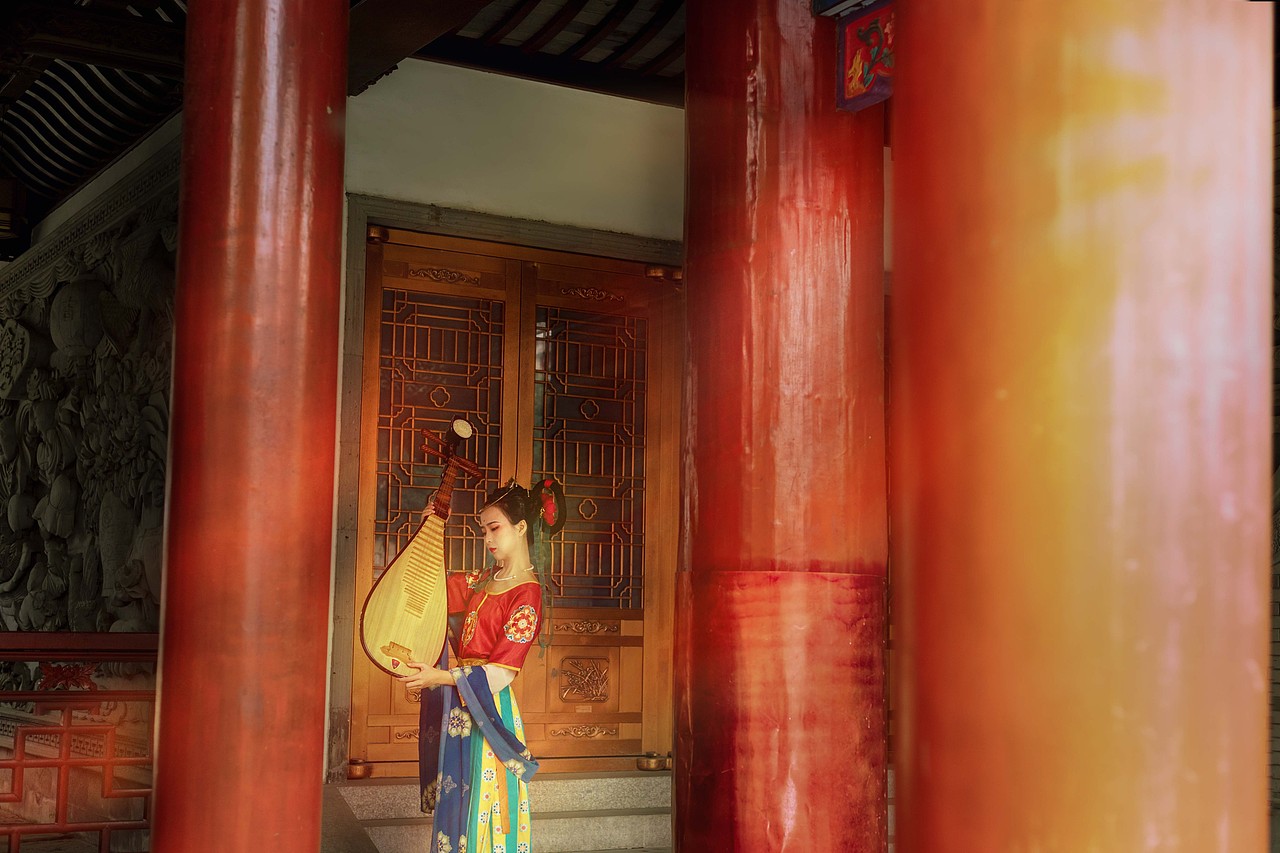 暖玉琵琶寒玉肤