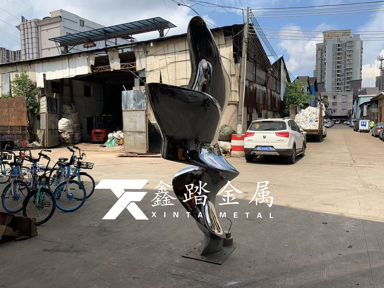 手工锻造双曲面不锈钢雕塑、镜面不锈钢“大拇指”雕塑