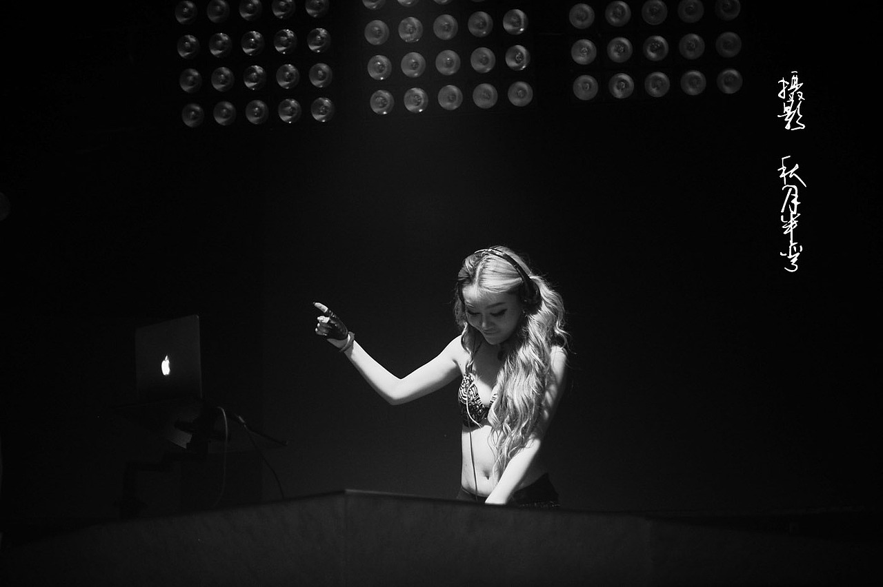 美女dj酒吧纪实 |摄影|人像摄影|秋月半弯_原创作品-站酷(zcool)