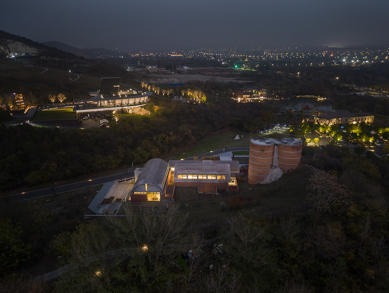 南京先锋汤山矿坑书店（图ZMzI0MTk3NDky） - 环境/建筑摄影 - 站酷设计师梁文军原创素材 - 站酷ZCOOL