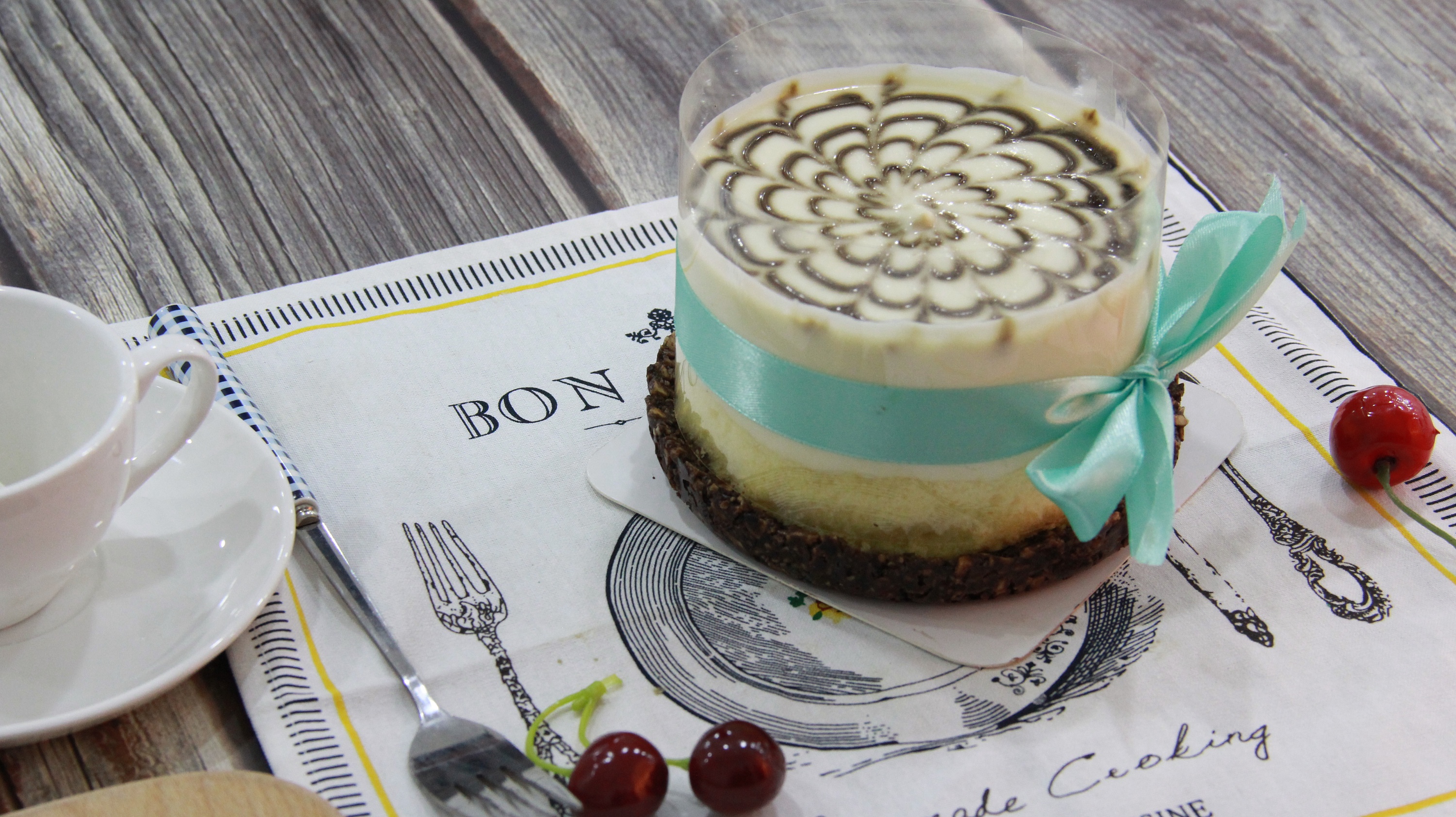 萬華生日蛋糕SW CAKE唯星蛋糕，首創達克瓦茲蛋糕，用料實在的創意甜點 @Lexie's Blog寫食派