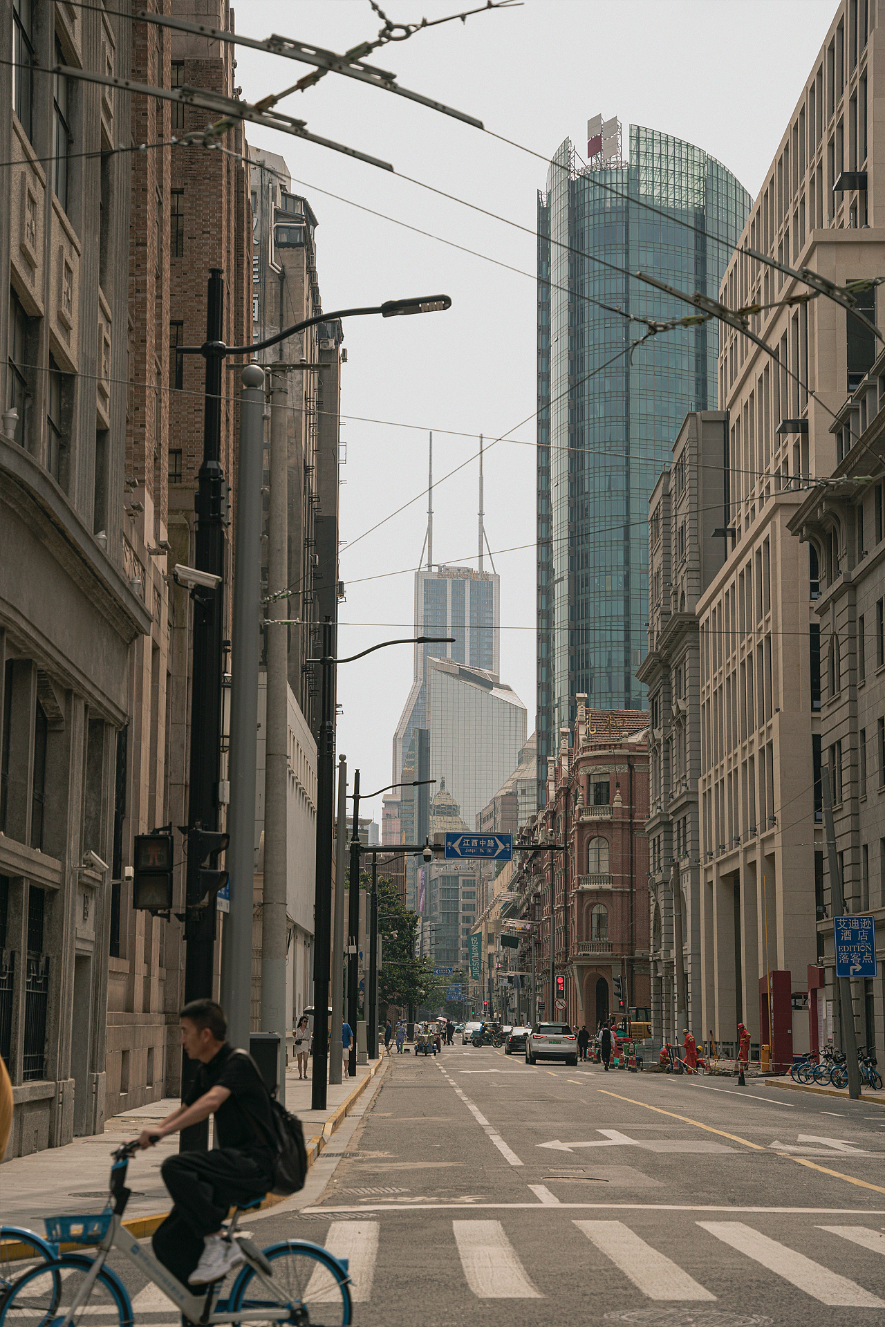 烈日下的上海街头