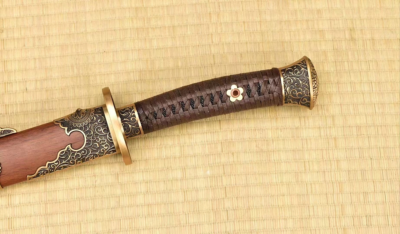 明清刀剑 铜装卷草纹雁翎刀 特制大马钢扭转纹（图ZMzc2MDQ1ODQ4） - 工艺品设计 - 站酷设计师和风堂美术刀剑原创素材 - 站酷ZCOOL