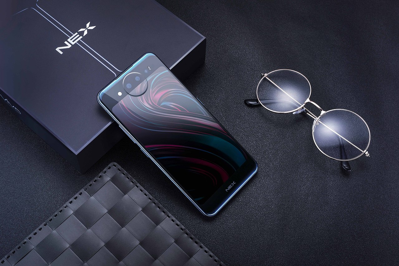 vivo 双屏手机|摄影|产品摄影|是慧子呀_原创作品-站酷zcool