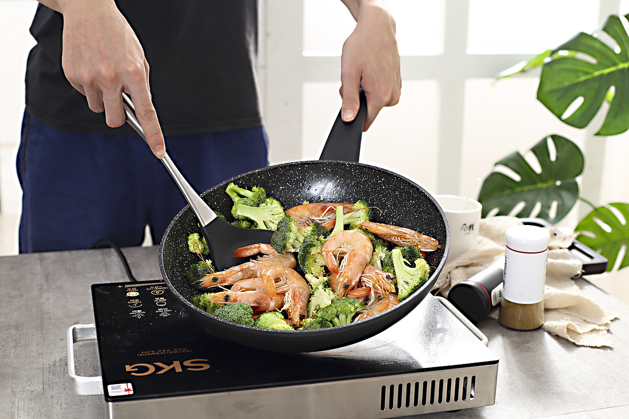 不粘煎锅（图ZMTczMzEwODUy） - 产品摄影 - 站酷设计师易扬原创素材 - 站酷ZCOOL