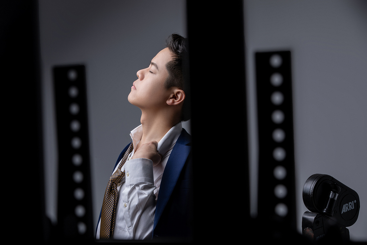 企业男员工形象照-202104A1