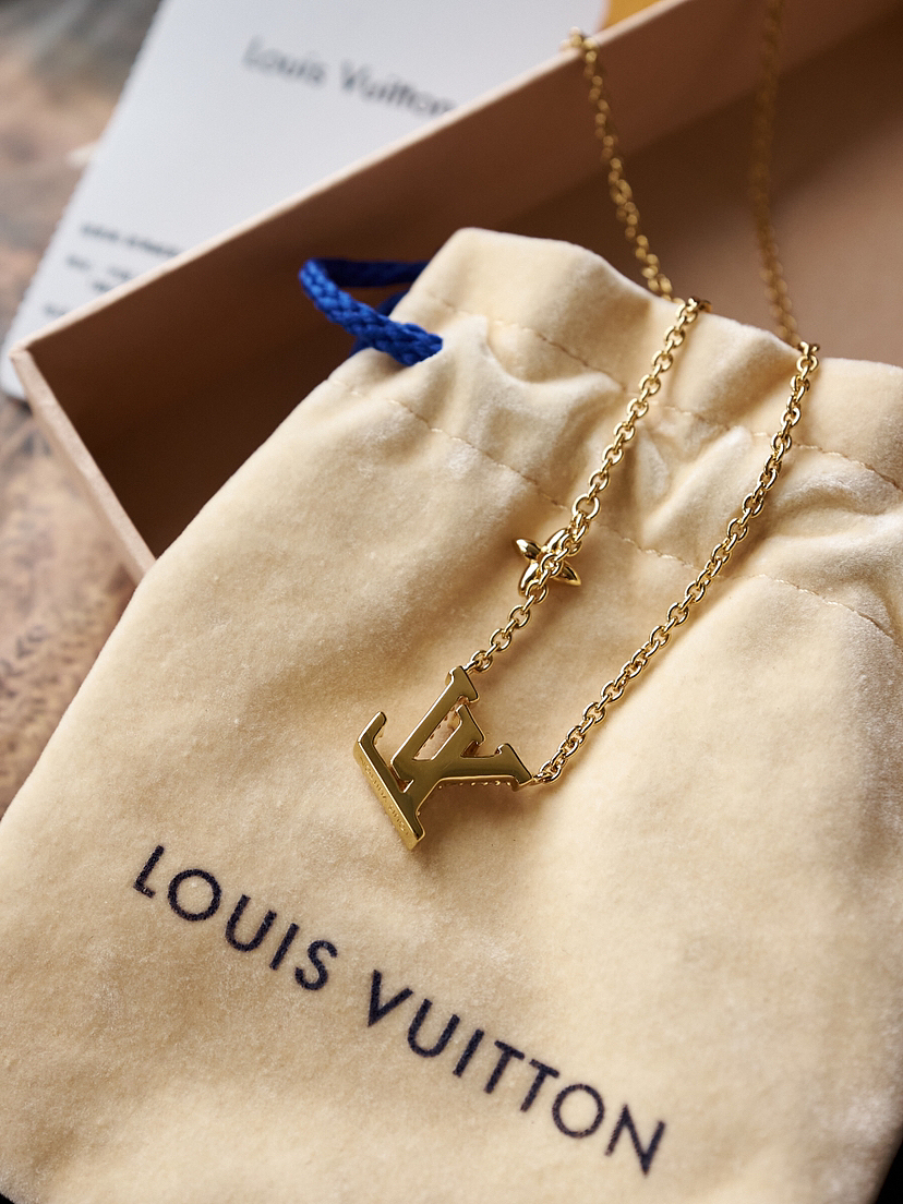 lv 项链