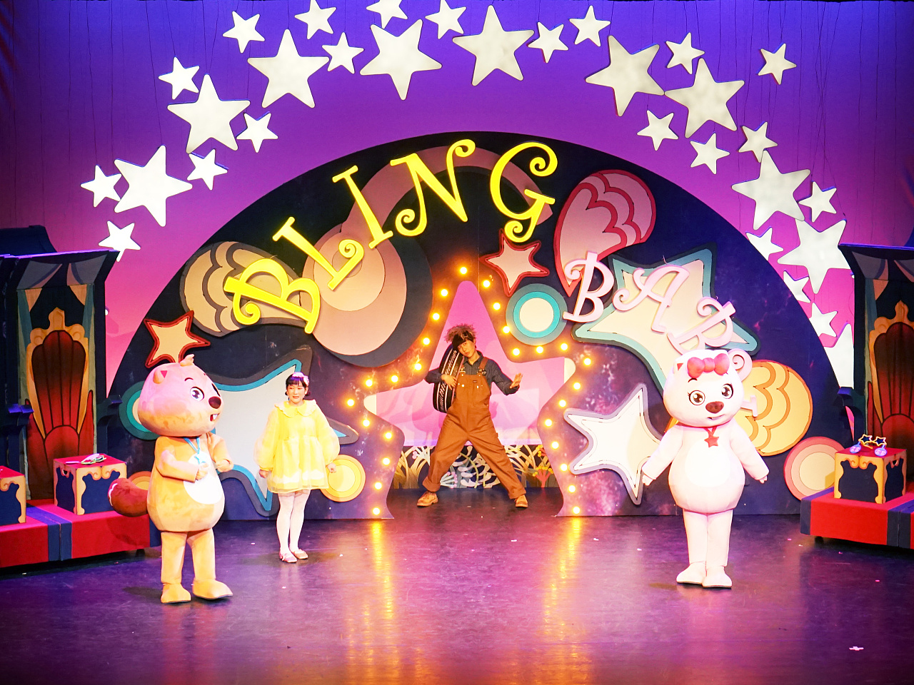 舞美设计《贝瓦贝拉之闪闪魔法星》