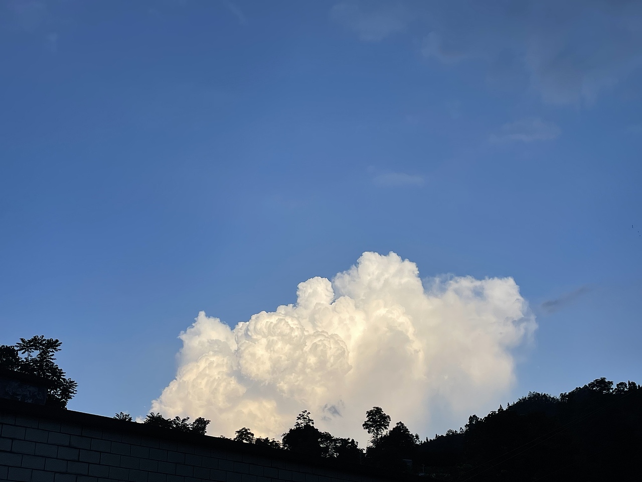 我们总是羡慕别人,但是可能别人也在羡慕着我们吧