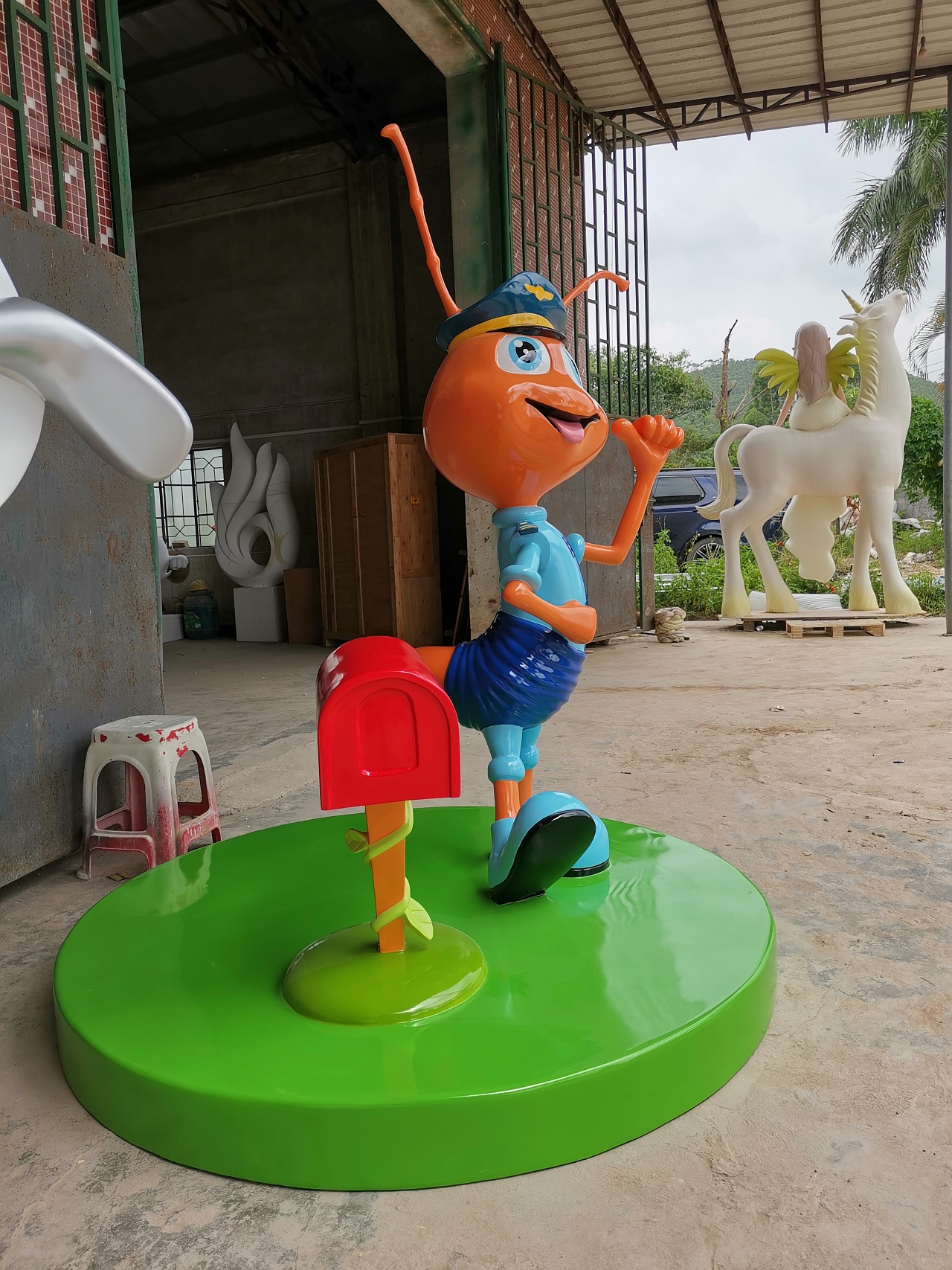 形象生动的ip美陈立体玻璃钢蚂蚁卡通雕塑东莞专业厂家|纯艺术|雕塑