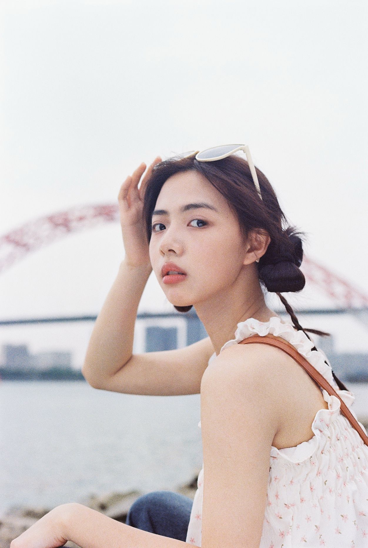 想借你心头的阳光盛进一片浪漫