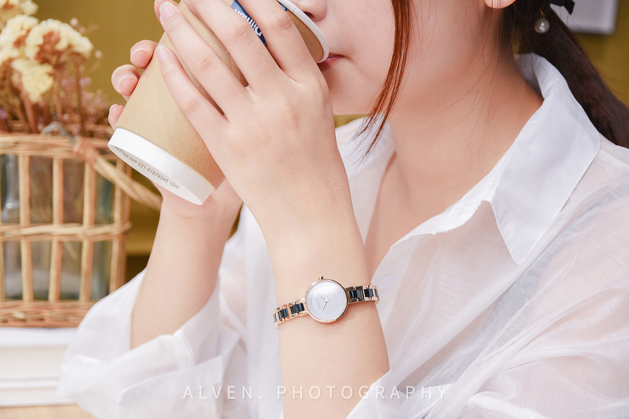 女士手表慵懒文艺风佩戴图拍摄