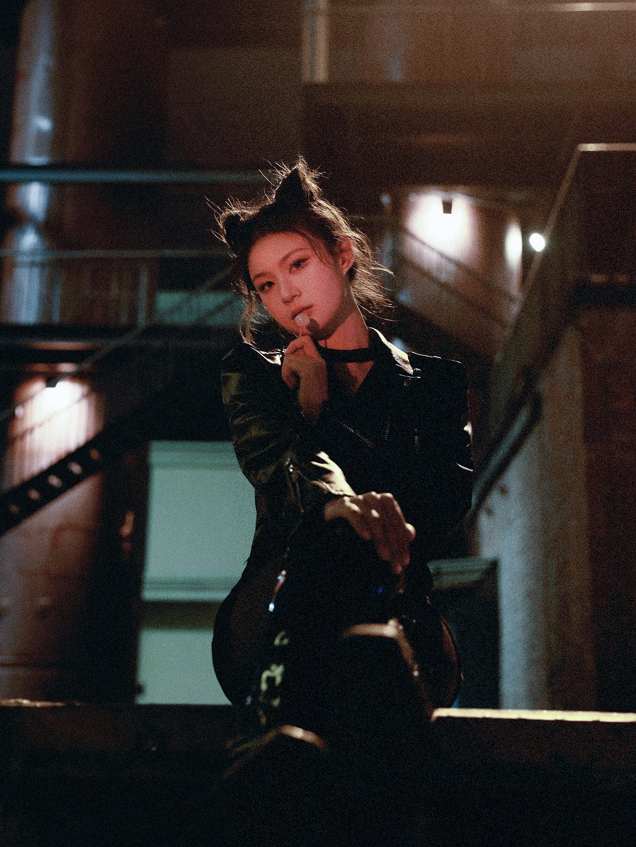 在城市的夜色穿行🌃做一只性感又有正义感的猫女