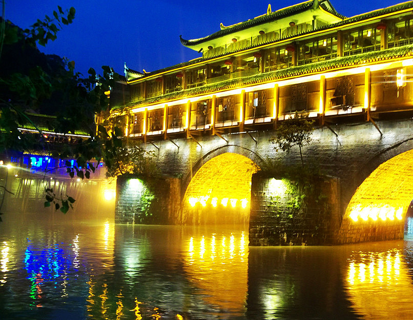 当晚的夜景,虹桥