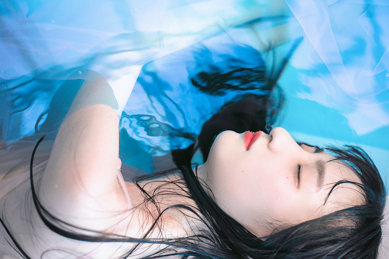人像摄影——鱼缸里的美人鱼（图ZMjIxNDg3Njc2） - 人像摄影 - 站酷设计师千殇变无殇原创素材 - 站酷ZCOOL