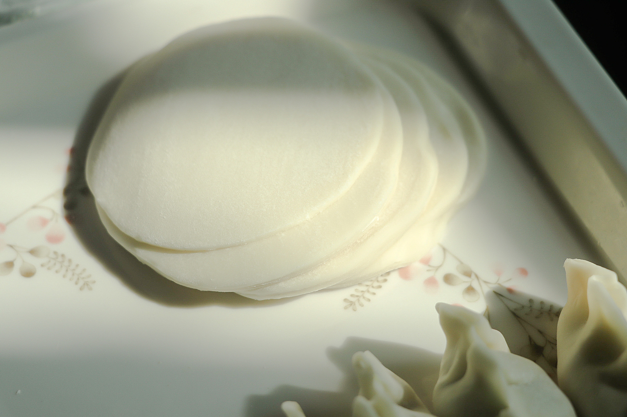 午后阳光照进厨房 包饺子的幸福时刻