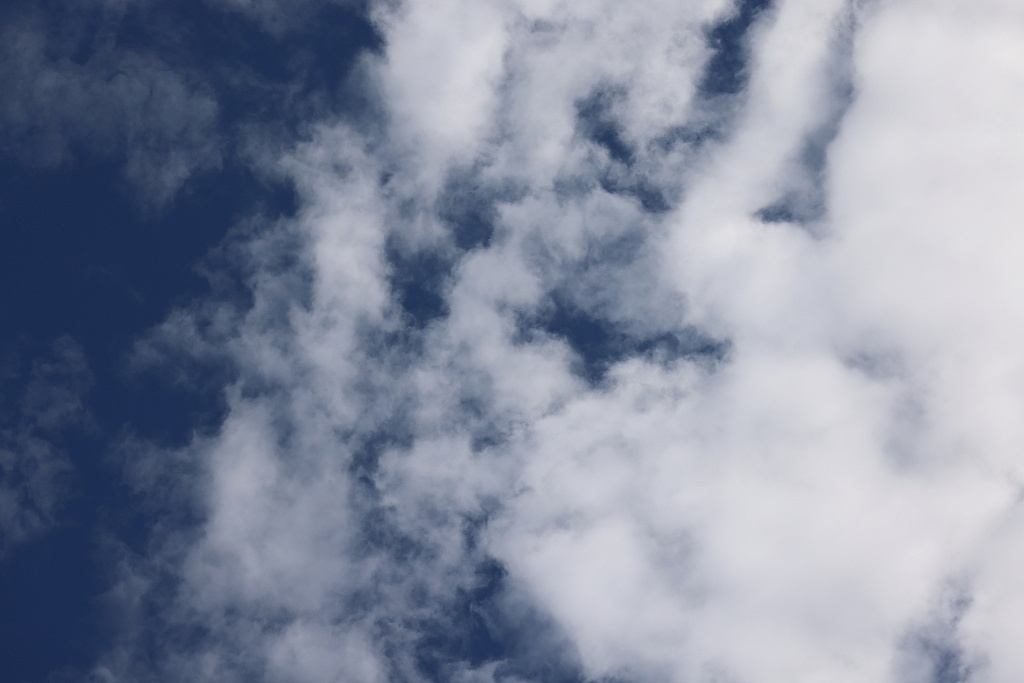 蓝色的天空云朵蔚蓝色天空背景素材|摄影|风光摄影|饿狐原创背景素材