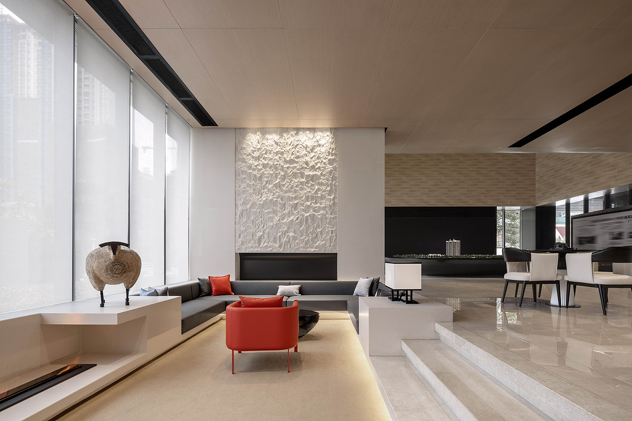 两边下沉式洽谈区营造围合感,让交谈氛围更轻松.