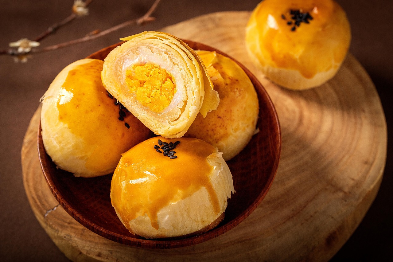 蛋黄酥|摄影|静物|一场阳光雨 - 原创作品 - 站酷 (zcool)