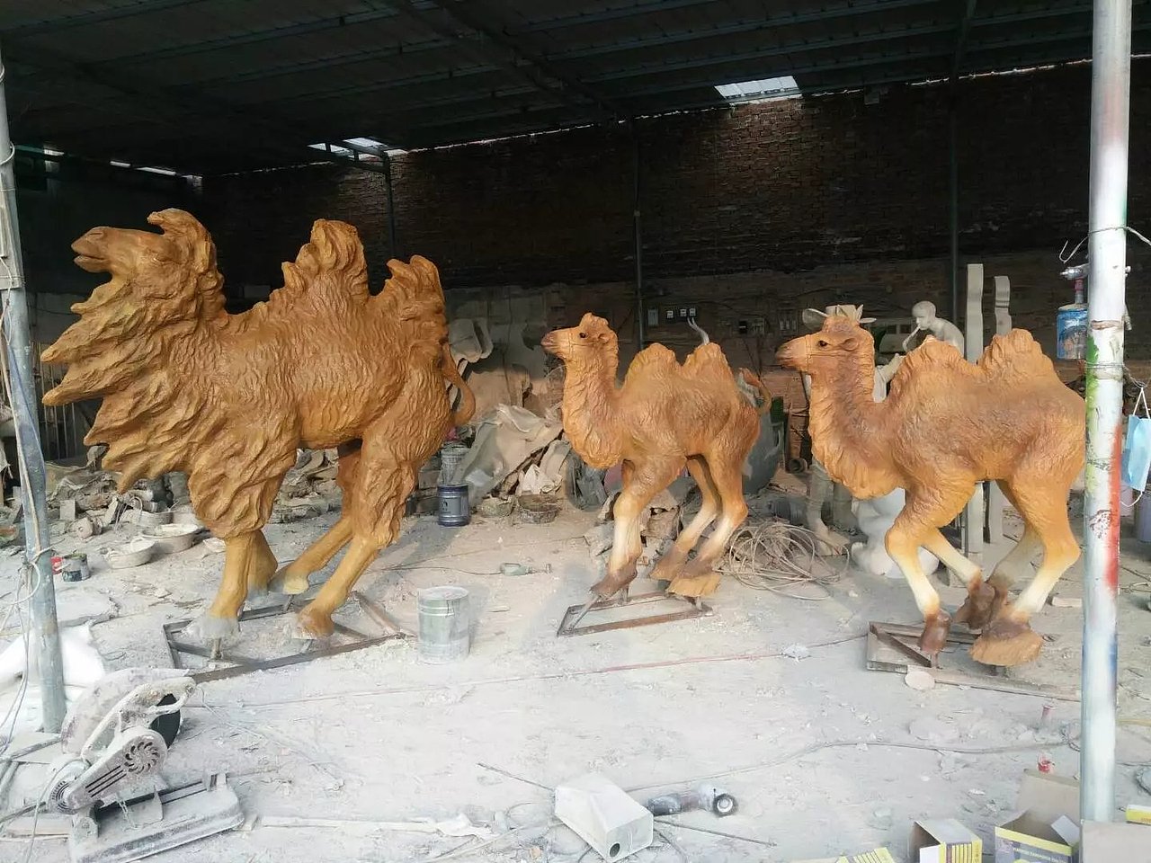 户外草坪园林景观摆件玻璃钢仿真动物雕塑 骆驼造型