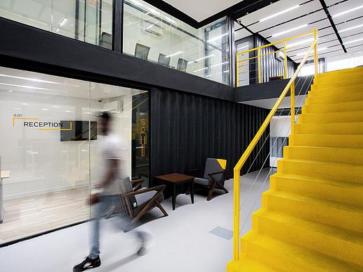 非洲Fintech集装箱铸造总部/ MOE +艺术建筑