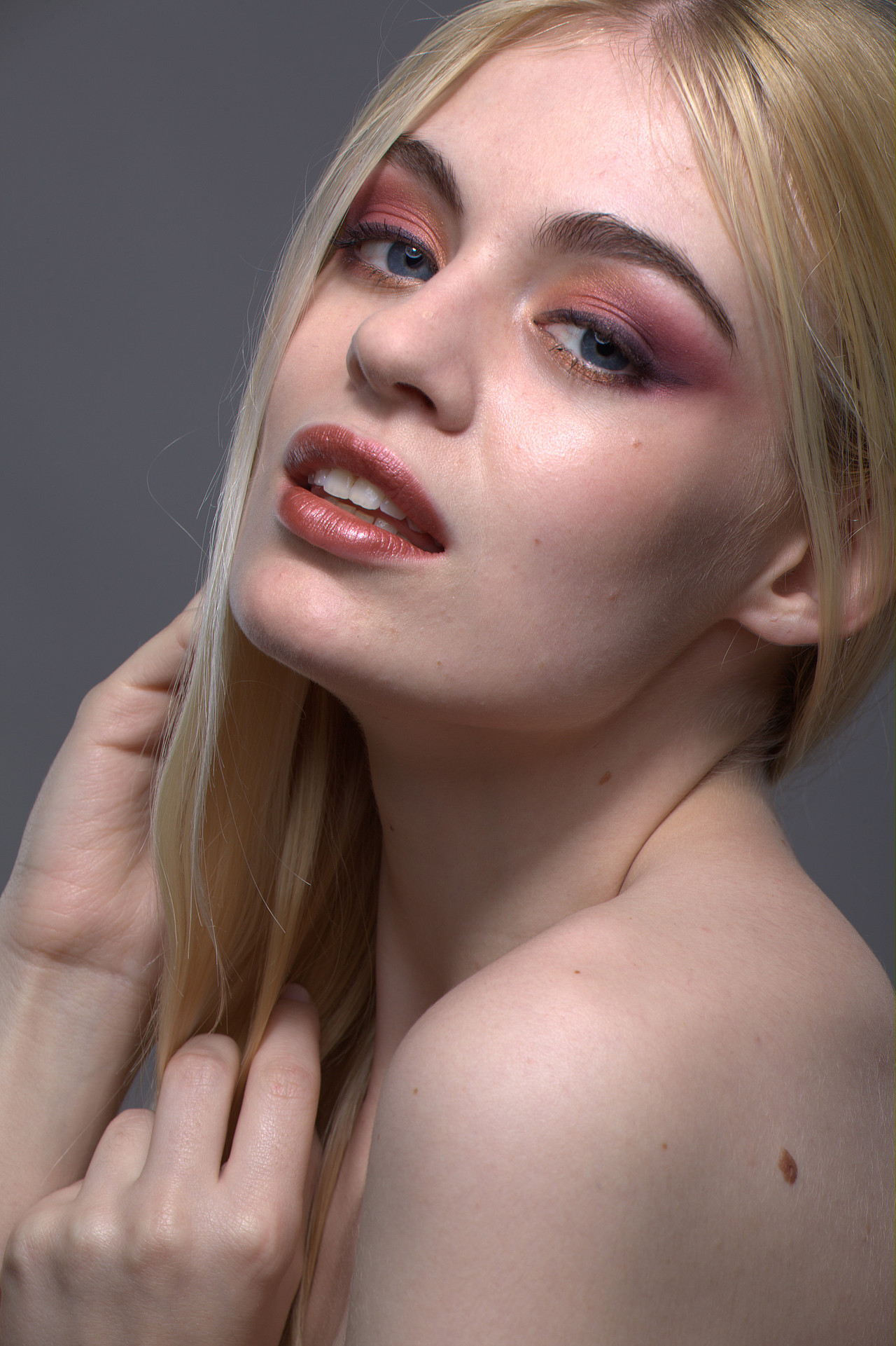 人像精修（图ZMjUzMzE4MjM2） - 修图/后期 - 站酷设计师轩锅原创素材 - 站酷ZCOOL