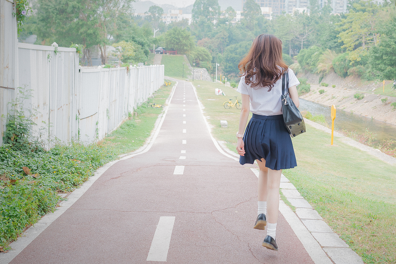 轻风吹拂 少女冲鸭٩(ˊᗜˋ*)و（图ZMTM5ODcxNjk2） - 人像摄影 - 站酷设计师是哒哒鸭原创素材 - 站酷ZCOOL