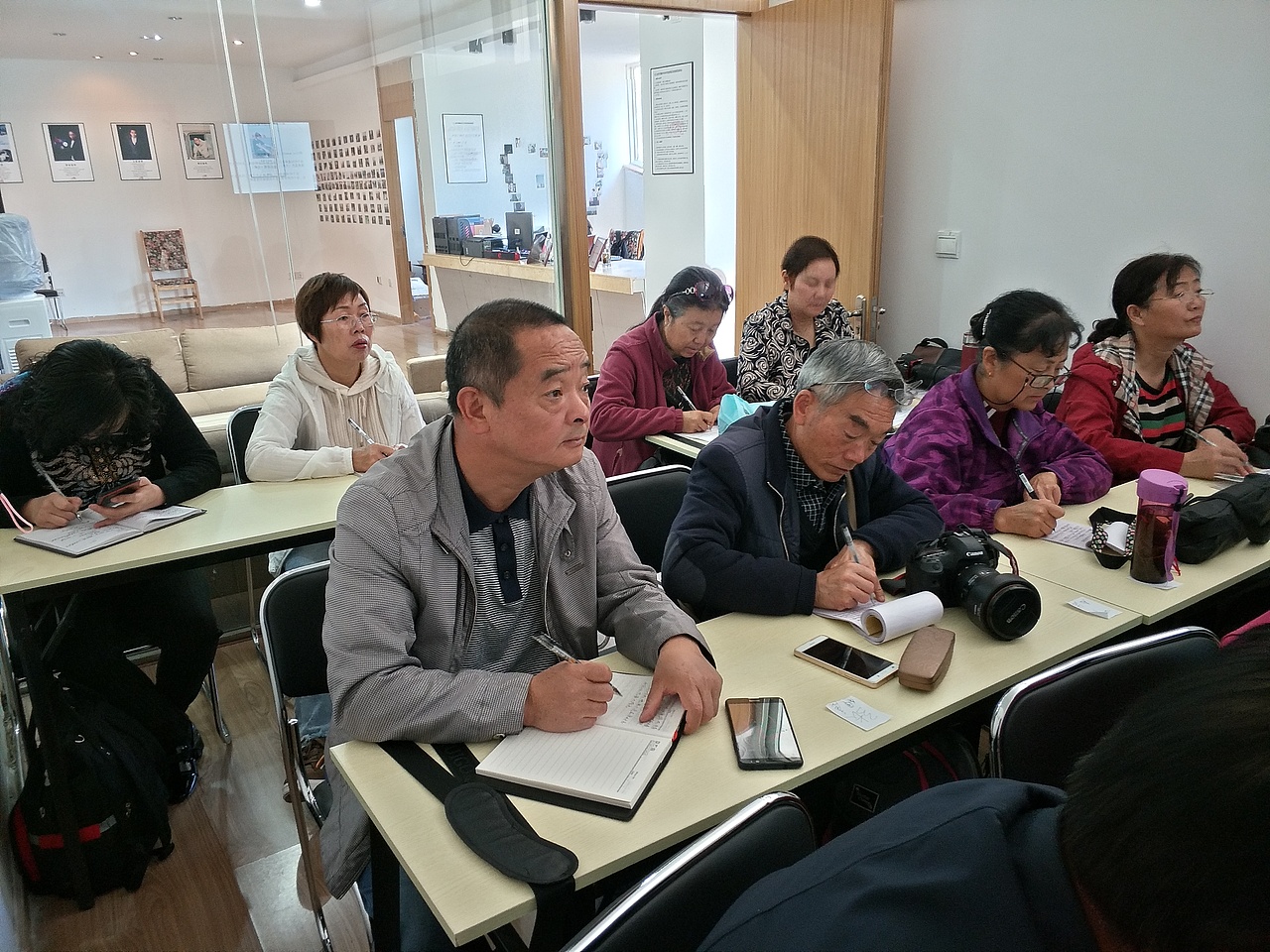 西昌学摄影找哪家?西昌王老师摄影基础班日常拍摄花絮