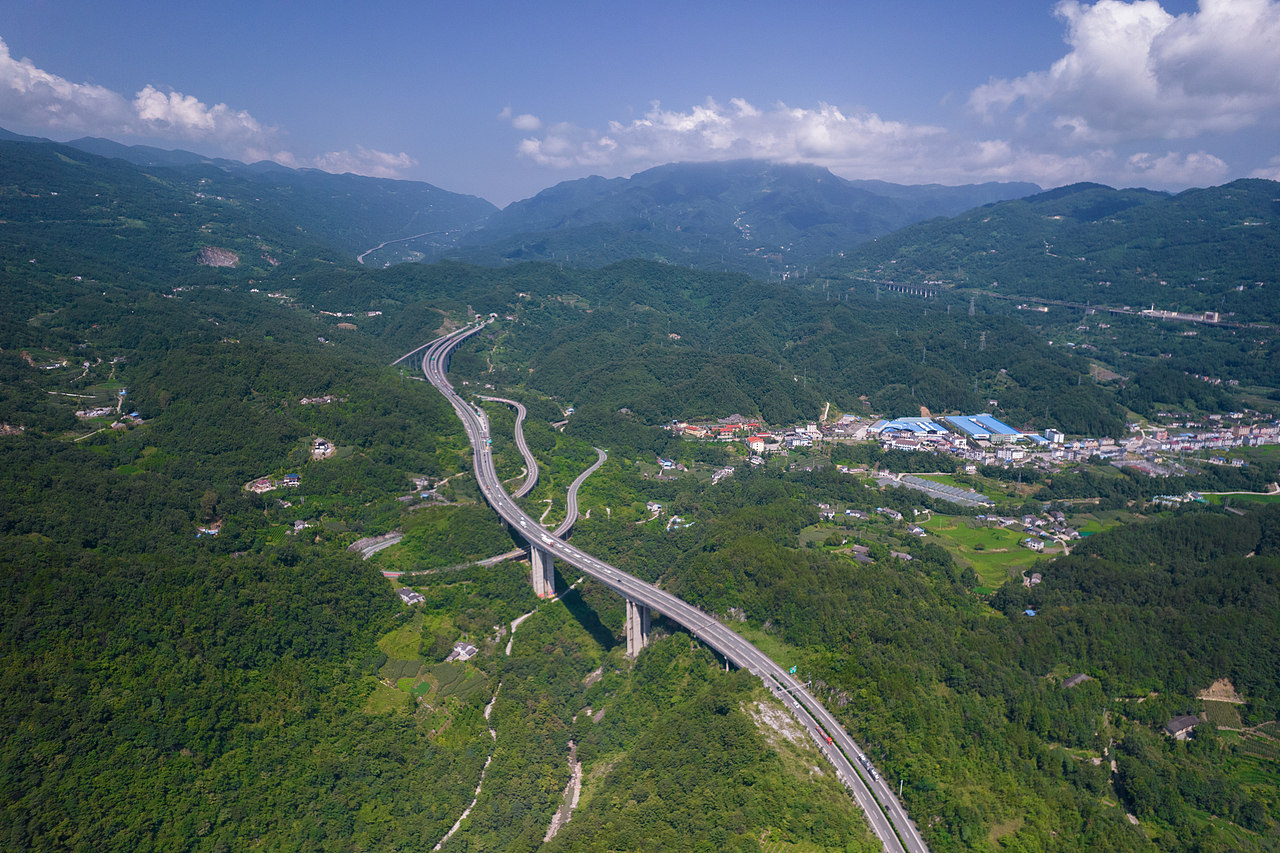 沪渝高速宜昌长阳贺家坪互通航拍