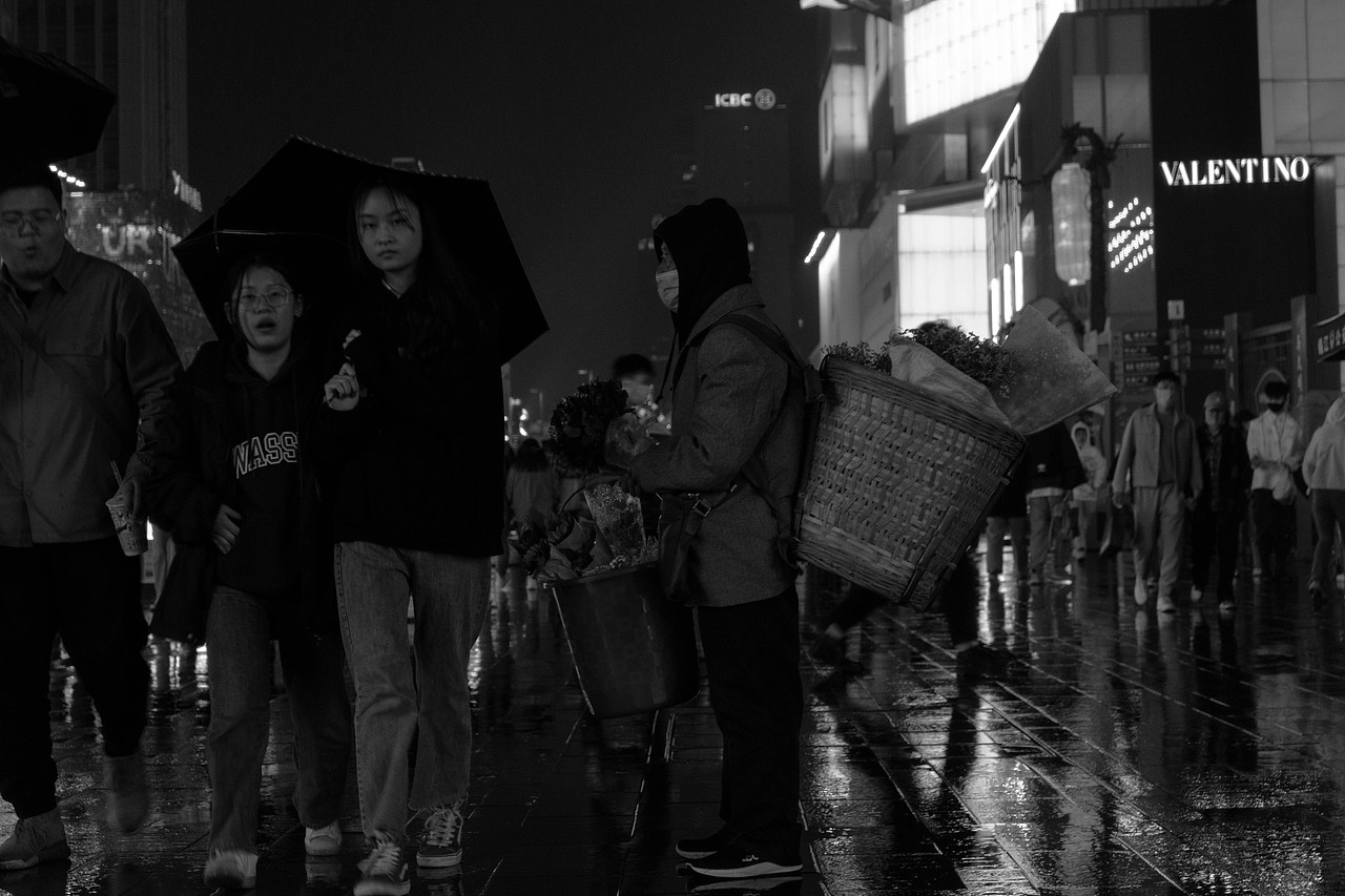 等雨來（圖ZMjQ3Nzg3MDg4） - 人文/紀(jì)實攝影 - 站酷設(shè)計師老紙原創(chuàng)素材 - 站酷ZCOOL