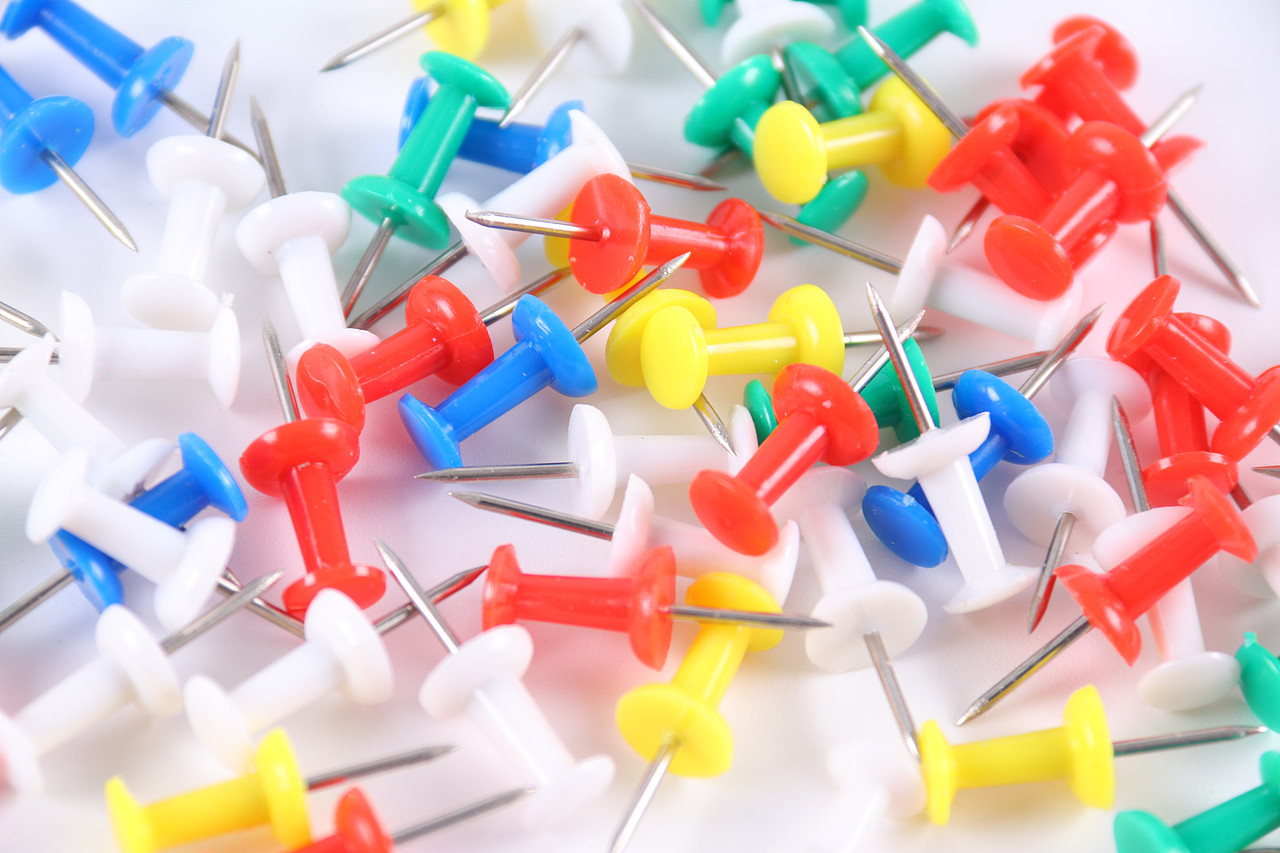 B12文具电教\C15-装订用品\V06彩色图钉