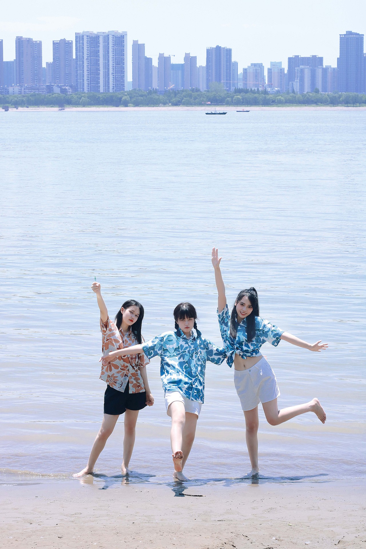 在夏日里撒欢（图ZMjYxNDI1Mzk2） - 人像摄影 - 站酷设计师Blonde_原创素材 - 站酷ZCOOL