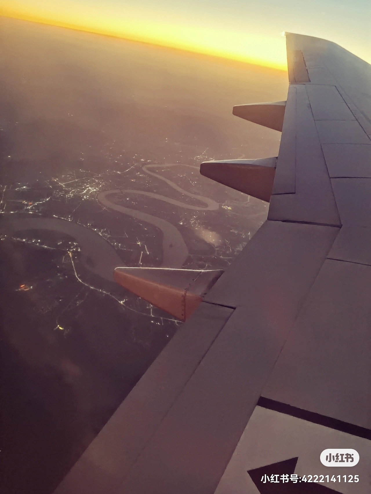 在飞机上如何打发时间（图ZMjc4NDY5NTk2） - 绘画 - 站酷设计师马路牙子原创素材 - 站酷ZCOOL