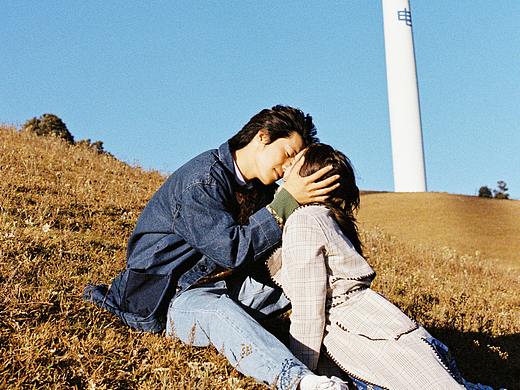 多想在平庸的生活拥抱你