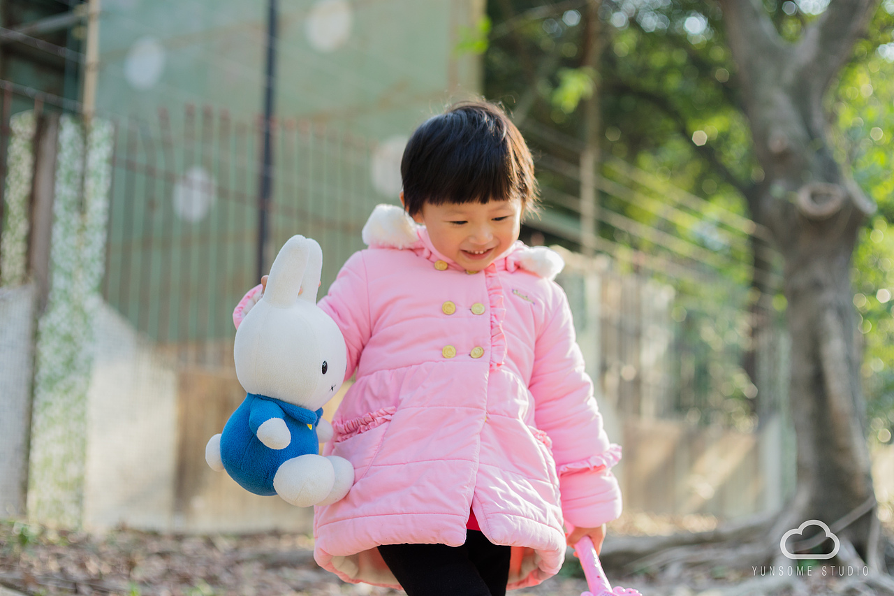 洒满晨光的街（图ZNjc3MjMzNDQ=） - 人像摄影 - 站酷设计师yunsome原创素材 - 站酷ZCOOL