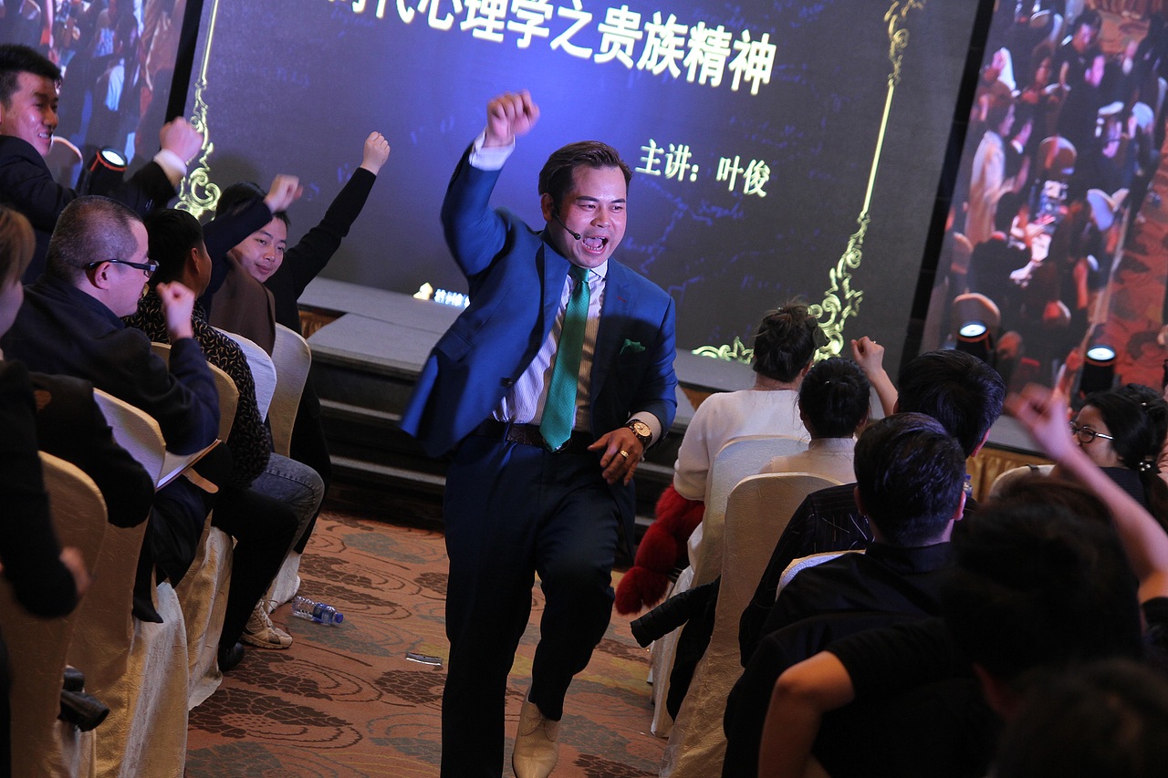 叶俊与嘉宾互动